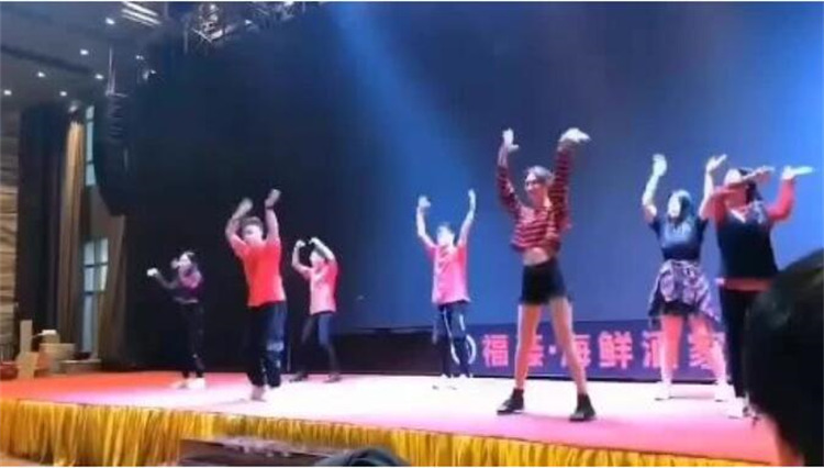 (激情四射的開場(chǎng)舞)